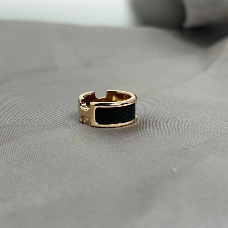 Унисекс пръстен от титановата стомана с покритие 18K розово злато — геометричен стил, пръстен за двойки