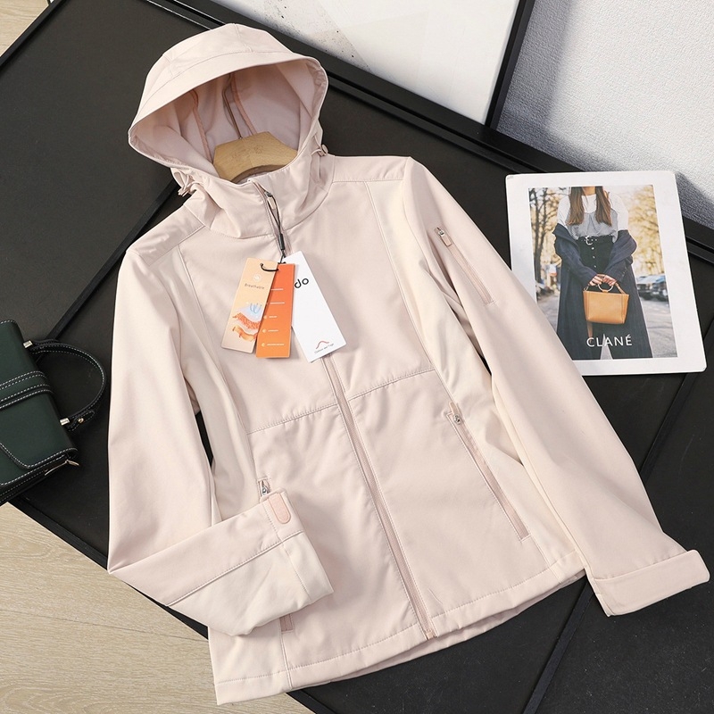 Ženska softshell jakna s kapuljom, otporna na vjetar i vodoodbojna, uskog kroja, tanki fleece podstava