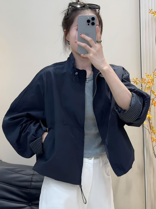 Ženska jakna u korejskom stilu za jesen 2025 – jakna sa stojećim ovratnikom, lagani windbreaker, kratka baseball jakna, casual stil