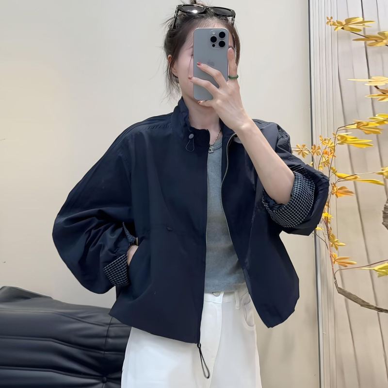 Ženska jakna u korejskom stilu za jesen 2025 – jakna sa stojećim ovratnikom, lagani windbreaker, kratka baseball jakna, casual stil
