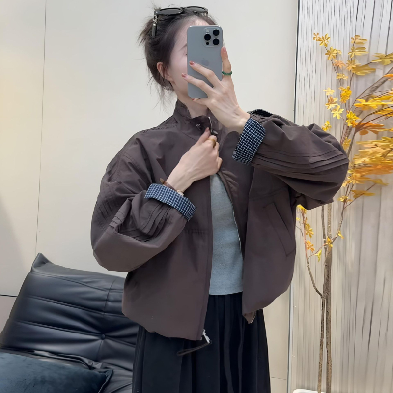 Ženska jakna u korejskom stilu za jesen 2025 – jakna sa stojećim ovratnikom, lagani windbreaker, kratka baseball jakna, casual stil