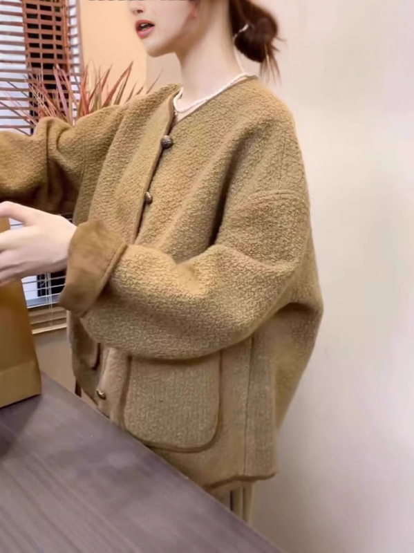 Ženska kratka jakna s integriranim krznom, tweed stil, 2025 proljeće/jesen, široka silueta