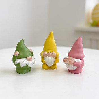 Tri gnomova od smole za vrt – dekorativne figurice