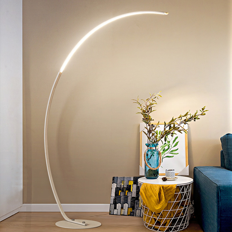 Podna lampa u obliku C s LED RGB osvjetljenjem, aluminijsko tijelo, za spavaću sobu i dnevni boravak, moderan dizajn