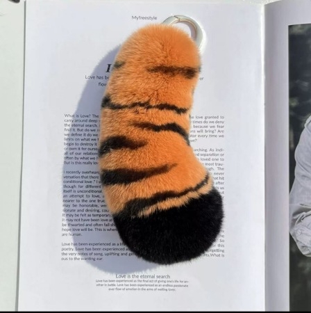 Tiger Tail plišani autoključ s pravim Rex zekom krznom
