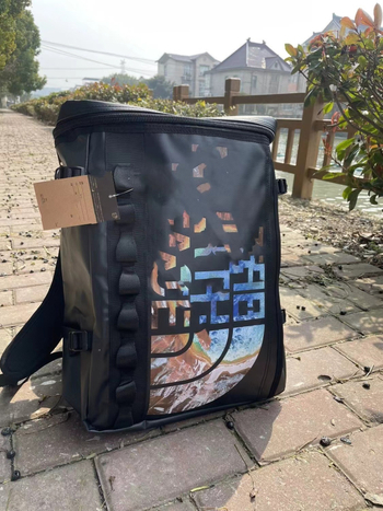 Unisex planinarska ruksak, kapaciteta 20–35 L, vodootporan najlon, za 14-inčni laptop
