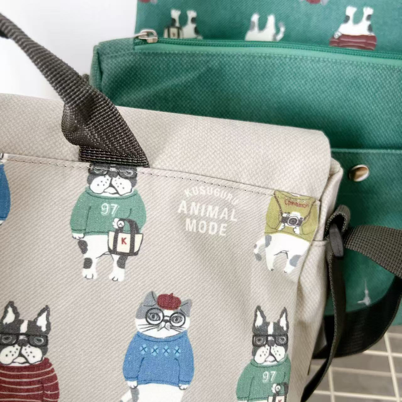 Kusuguru izvezena platnena messenger torba s motivom buldoga i mačke