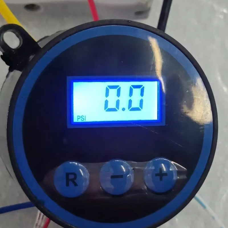 12V auto pumpa za zrak i 7,4V usisavač za automobil s digitalnim mjeračem tlaka u gumama i LED osvjetljenjem