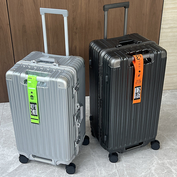 28-inčni kofer s aluminijskim okvirom, srebrne boje, velik kapacitet, unisex, okretni kotači, tiho putovanje