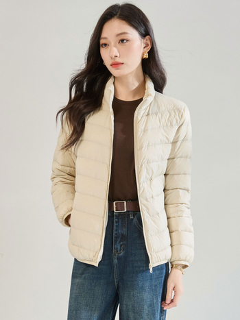 2025 Χειμώνας: γυναικείο κοντό down jacket με standing collar, μίνιμαλ στυλ, ελαφρύ και casual