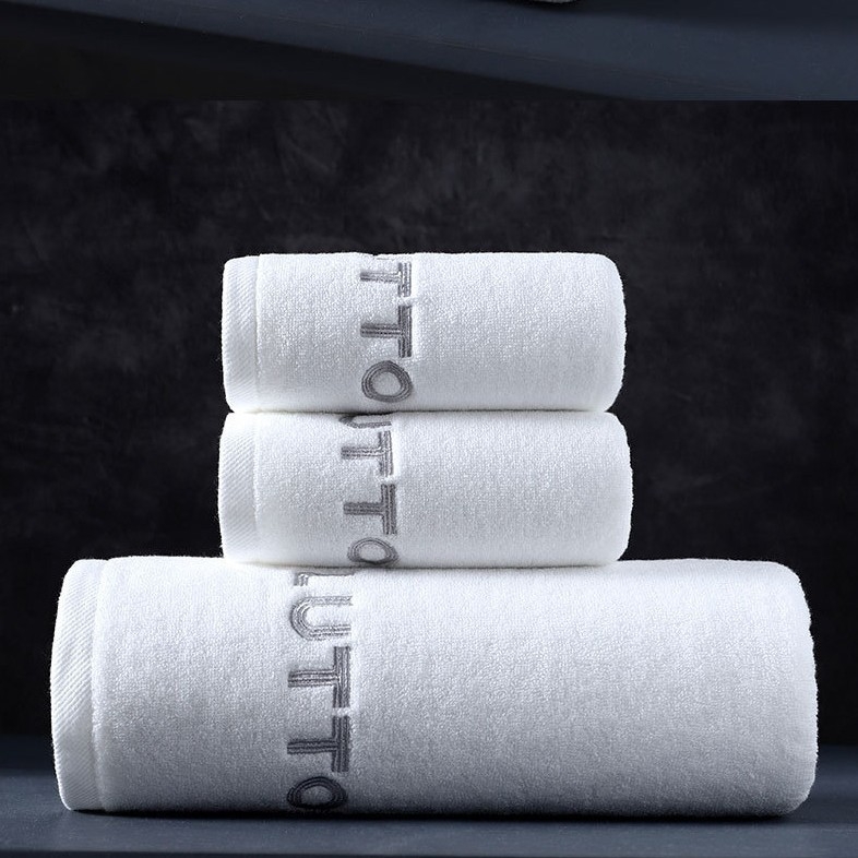 Hímzett 100% pamut arctörölköző, vastag és rendkívül nedvszívó, A osztályú hotel-stílusú fürdőtörölköző
