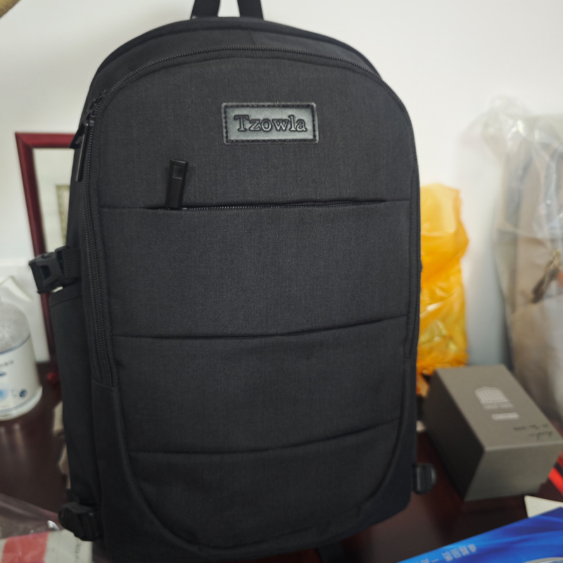 Unisex ruksak s USB priključkom za punjenje, vodootporan i otporan na krađu, pogodan za putovanja i aktivni odmor, za 14-inčni prijenosnik, kapacitet 20–35 L