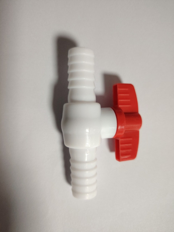 Plastový dvojcestný guľový ventil Pagoda, 16×16 mm, pre akvakultúru