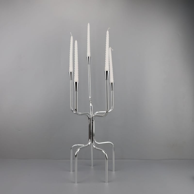 Suport de lumânări din metal cu finisaj electroplacat, design modern minimalist pentru living și birou.