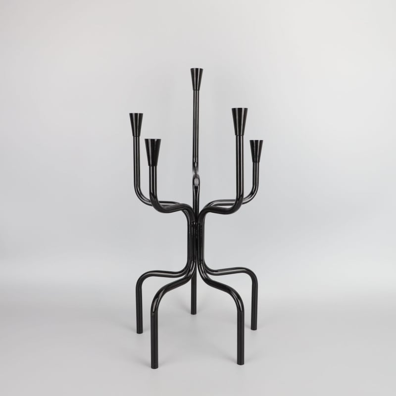Suport de lumânări din metal cu finisaj electroplacat, design modern minimalist pentru living și birou.