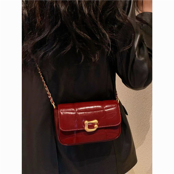 Vino-crvena PU kožna crossbody torbica s lančićem, mala kvadratna torbica za žene