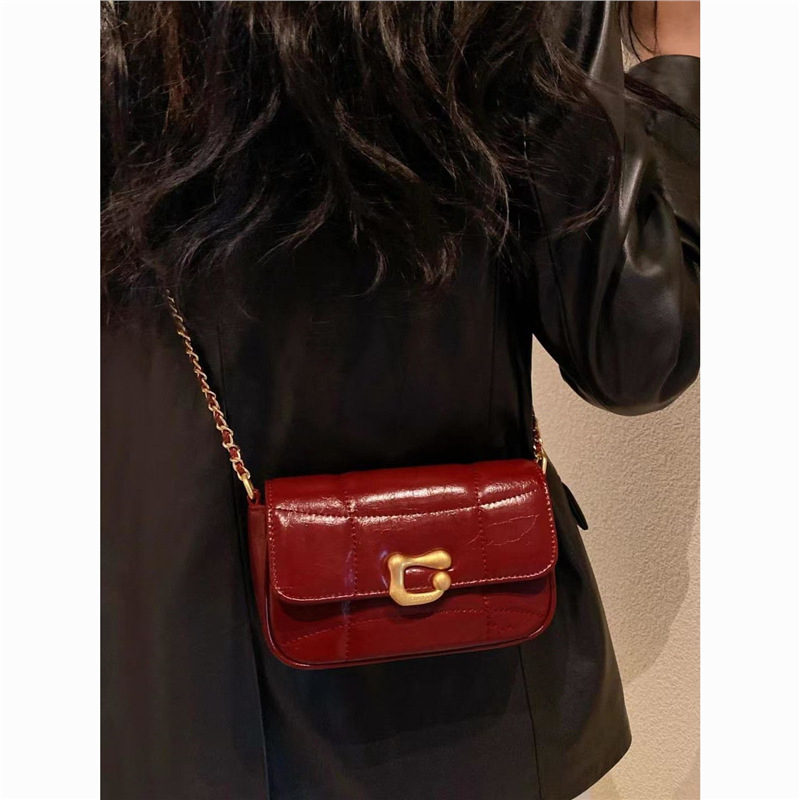 Vino-crvena PU kožna crossbody torbica s lančićem, mala kvadratna torbica za žene