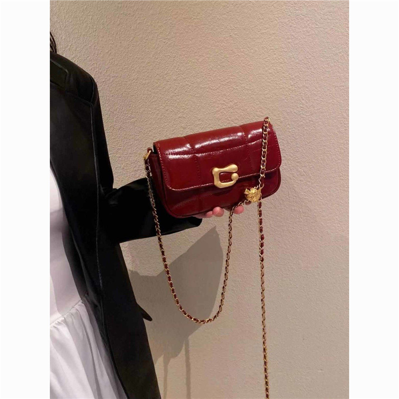 Vino-crvena PU kožna crossbody torbica s lančićem, mala kvadratna torbica za žene