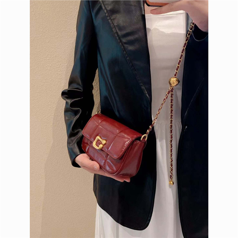 Vino-crvena PU kožna crossbody torbica s lančićem, mala kvadratna torbica za žene