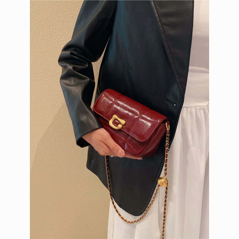 Vino-crvena PU kožna crossbody torbica s lančićem, mala kvadratna torbica za žene