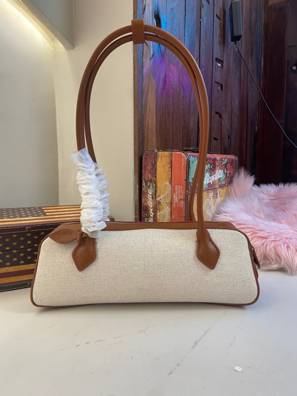 Ženska torba u francuskom stilu od kože s detaljima u obliku kobasice, retro dizajn za svakodnevnu upotrebu