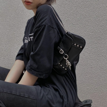 Kenchouboutique kožna torbica za podlakticu s jednim remenom, crossbody torba, horizontalno kvadratnog oblika s lancem