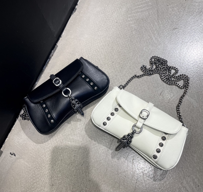 Kenchouboutique kožna torbica za podlakticu s jednim remenom, crossbody torba, horizontalno kvadratnog oblika s lancem