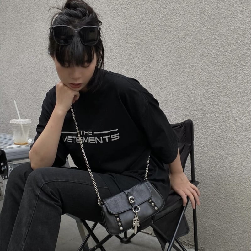 Kenchouboutique kožna torbica za podlakticu s jednim remenom, crossbody torba, horizontalno kvadratnog oblika s lancem
