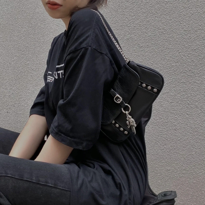 Kenchouboutique kožna torbica za podlakticu s jednim remenom, crossbody torba, horizontalno kvadratnog oblika s lancem