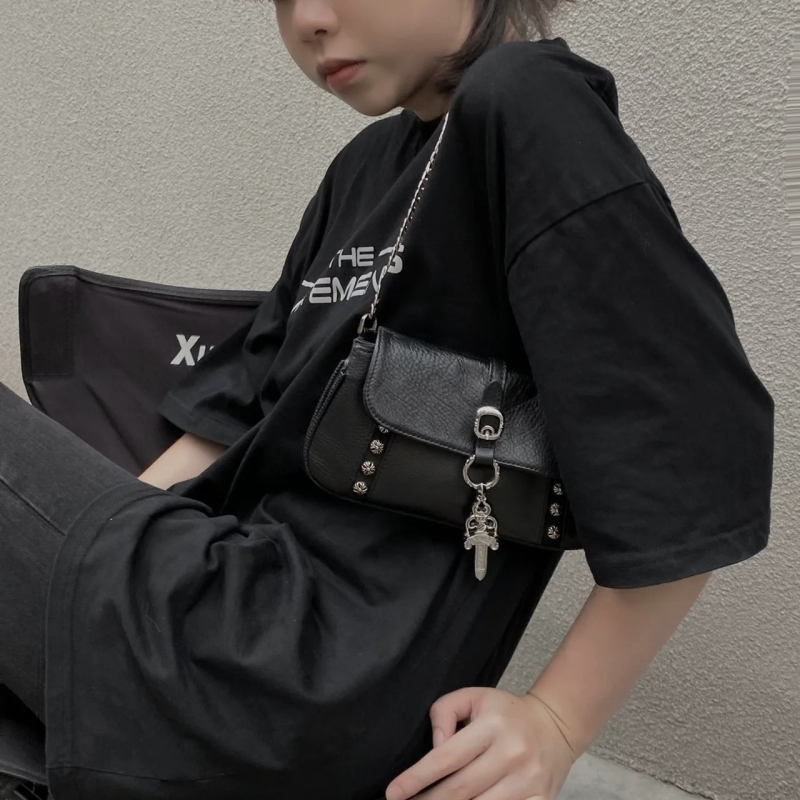 Kenchouboutique kožna torbica za podlakticu s jednim remenom, crossbody torba, horizontalno kvadratnog oblika s lancem