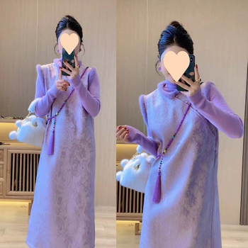 Costum de damă cu fustă pentru toamnă-iarnă, stil inspirat din China, design minimalist cu blocuri de culoare, top tricotat cald și fustă cu mâneci lungi