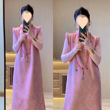 Costum de damă cu fustă pentru toamnă-iarnă, stil inspirat din China, design minimalist cu blocuri de culoare, top tricotat cald și fustă cu mâneci lungi