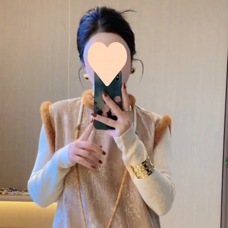 Costum de damă cu fustă pentru toamnă-iarnă, stil inspirat din China, design minimalist cu blocuri de culoare, top tricotat cald și fustă cu mâneci lungi