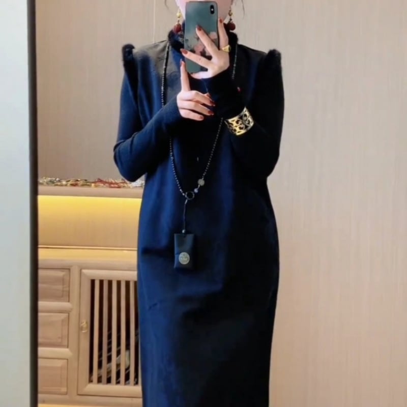 Costum de damă cu fustă pentru toamnă-iarnă, stil inspirat din China, design minimalist cu blocuri de culoare, top tricotat cald și fustă cu mâneci lungi