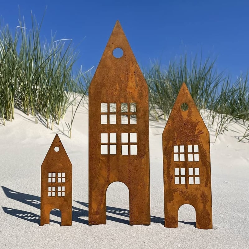 Silhouette de castel din fier forjat, decor vintage cu finisaj ruginiu pentru exterior