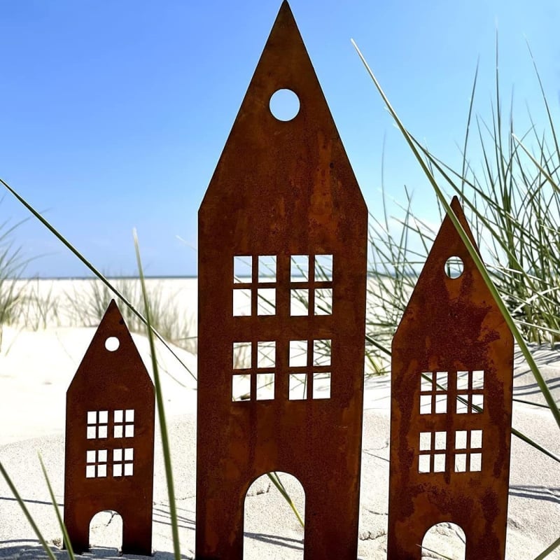 Silhouette de castel din fier forjat, decor vintage cu finisaj ruginiu pentru exterior