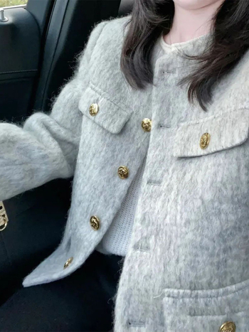Geacă scurtă din tweed gri, în stil franțuzesc, pentru femei, toamnă–iarna 2025, model nou, doamnă de societate elegantă, inspirat de Chanel