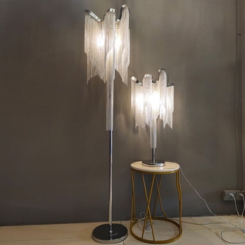 Stojeća lampa inspirirana talijanskim dizajnom, luksuzan detalj s resama, za dnevni boravak i spavaću sobu.
