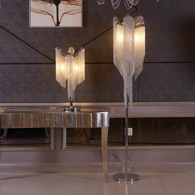 Stojeća lampa inspirirana talijanskim dizajnom, luksuzan detalj s resama, za dnevni boravak i spavaću sobu.