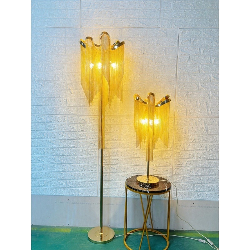 Stojeća lampa inspirirana talijanskim dizajnom, luksuzan detalj s resama, za dnevni boravak i spavaću sobu.