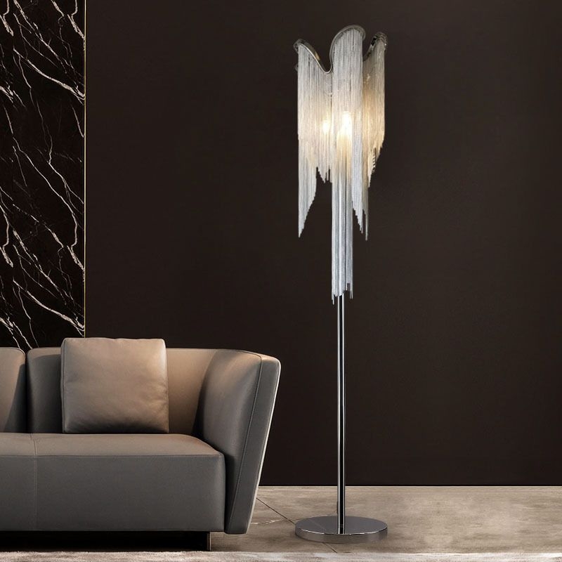Stojeća lampa inspirirana talijanskim dizajnom, luksuzan detalj s resama, za dnevni boravak i spavaću sobu.