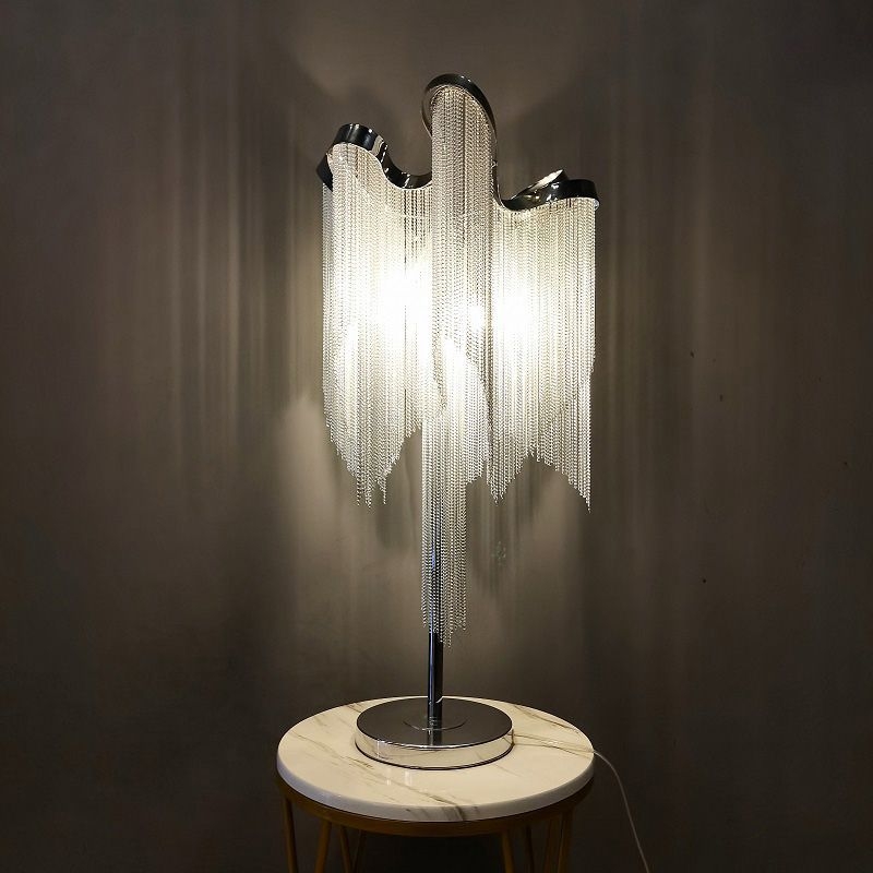 Stojeća lampa inspirirana talijanskim dizajnom, luksuzan detalj s resama, za dnevni boravak i spavaću sobu.