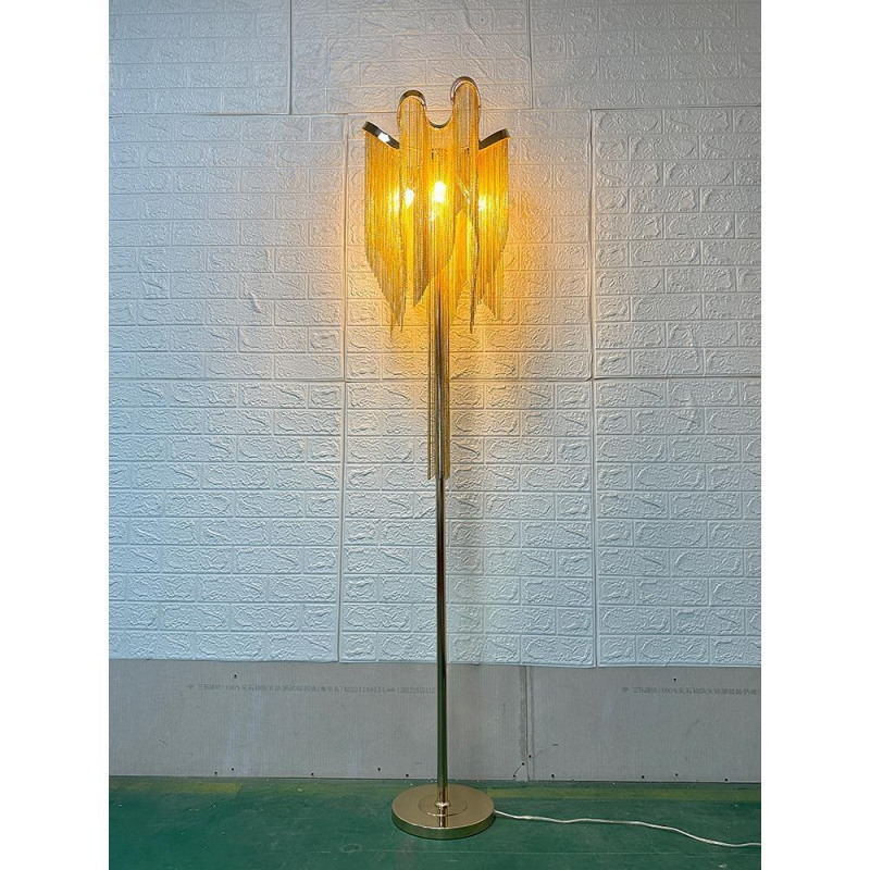 Stojeća lampa inspirirana talijanskim dizajnom, luksuzan detalj s resama, za dnevni boravak i spavaću sobu.
