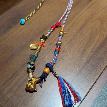 Nakit u tibetanskom stilu s Žutim Bogom bogatstva i kalabášem, višestruko blago, ručna izrada, višebojna pletena užad za pulover, vintage etno stil