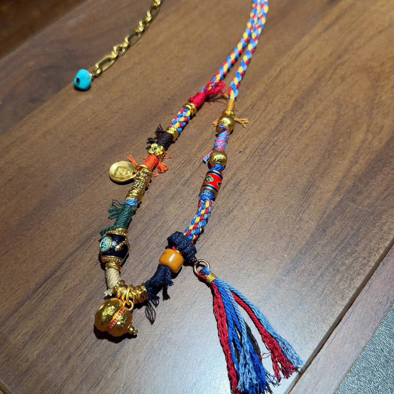Nakit u tibetanskom stilu s Žutim Bogom bogatstva i kalabášem, višestruko blago, ručna izrada, višebojna pletena užad za pulover, vintage etno stil