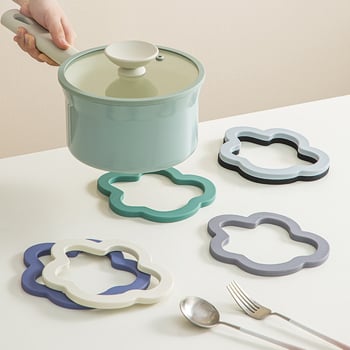 Tăviță din silicon rezistentă la căldură pentru cești, oale și boluri, crem culoare, stil nordic modern minimalist bucătărie