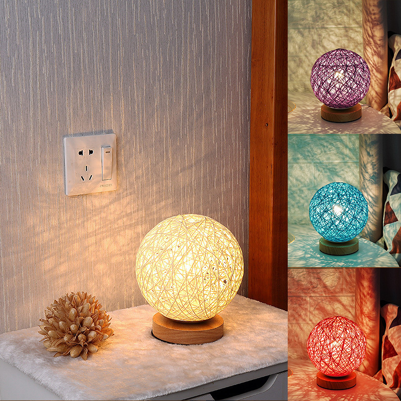 LED noćna stolna lampica s ratan kuglom i projekcijom zvjezdane nebeske atmosfere, ambijentalno osvjetljenje, USB lampa za dječju sobu
