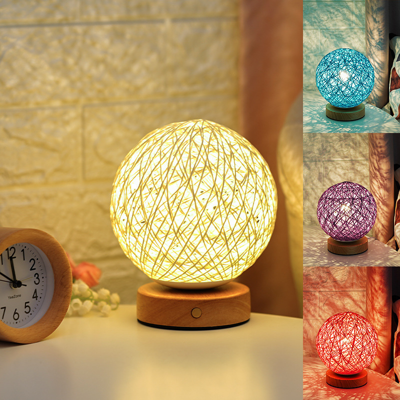 LED noćna stolna lampica s ratan kuglom i projekcijom zvjezdane nebeske atmosfere, ambijentalno osvjetljenje, USB lampa za dječju sobu