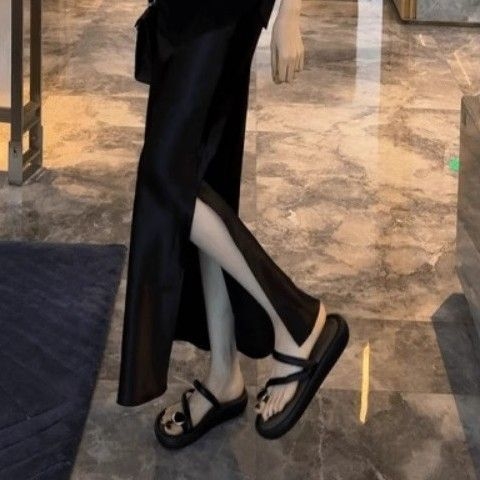 Set două piese pentru femei: top și fustă cu despicătură, vară 2026 — elegant, subțiază silueta