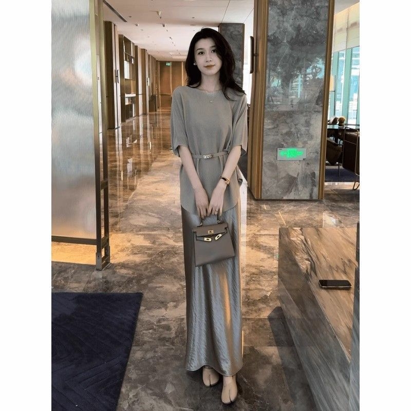 Set două piese pentru femei: top și fustă cu despicătură, vară 2026 — elegant, subțiază silueta